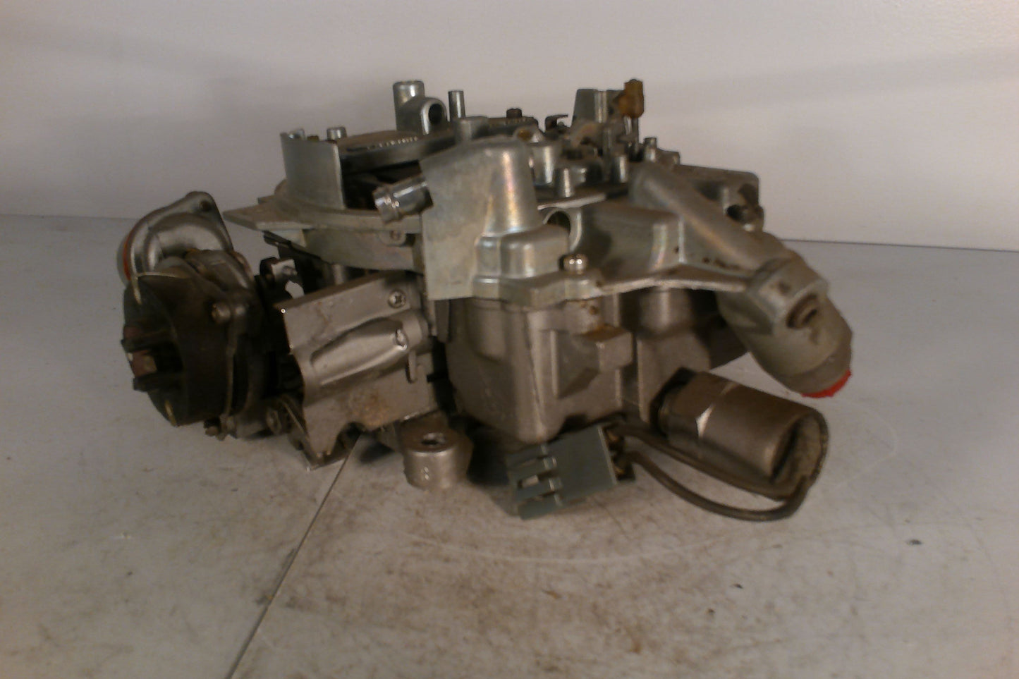 FORD MOTORCRAFT 2700 VV D9AE-CB CARBURETOR