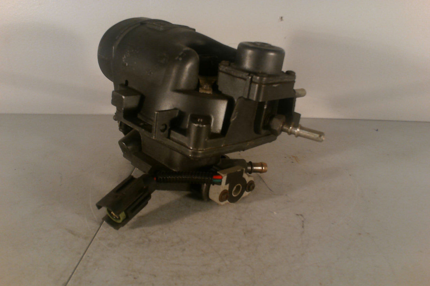 FORD CENTRAL/CONTINUOUS FUEL INJECTION-CFI E63E-KA